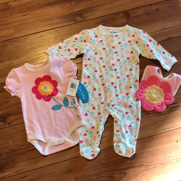 Bon Bebe Other - New girls 3 pc sleeper/onesie/bib outfit